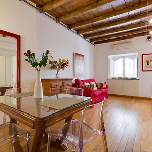 Piazza Barberini Apartment